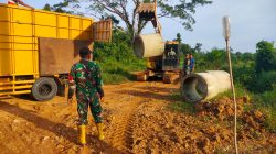 Satgas TMMD ke 128 Kodim 0420/Sarko Siapkan Enam Gorong-gorong Besar di Lokasi Perbaikan Jalan 