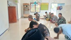 Membaur Bersama Warga, Anggota Satgas TMMD Sholat Jumat di Masjid Rukullah 