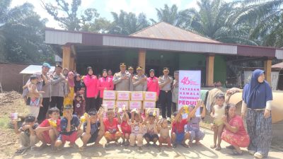 Sentuhan Kepedulian, Kapolres Sarolangun salurkan Sembako untuk Warga Terdampak Banjir