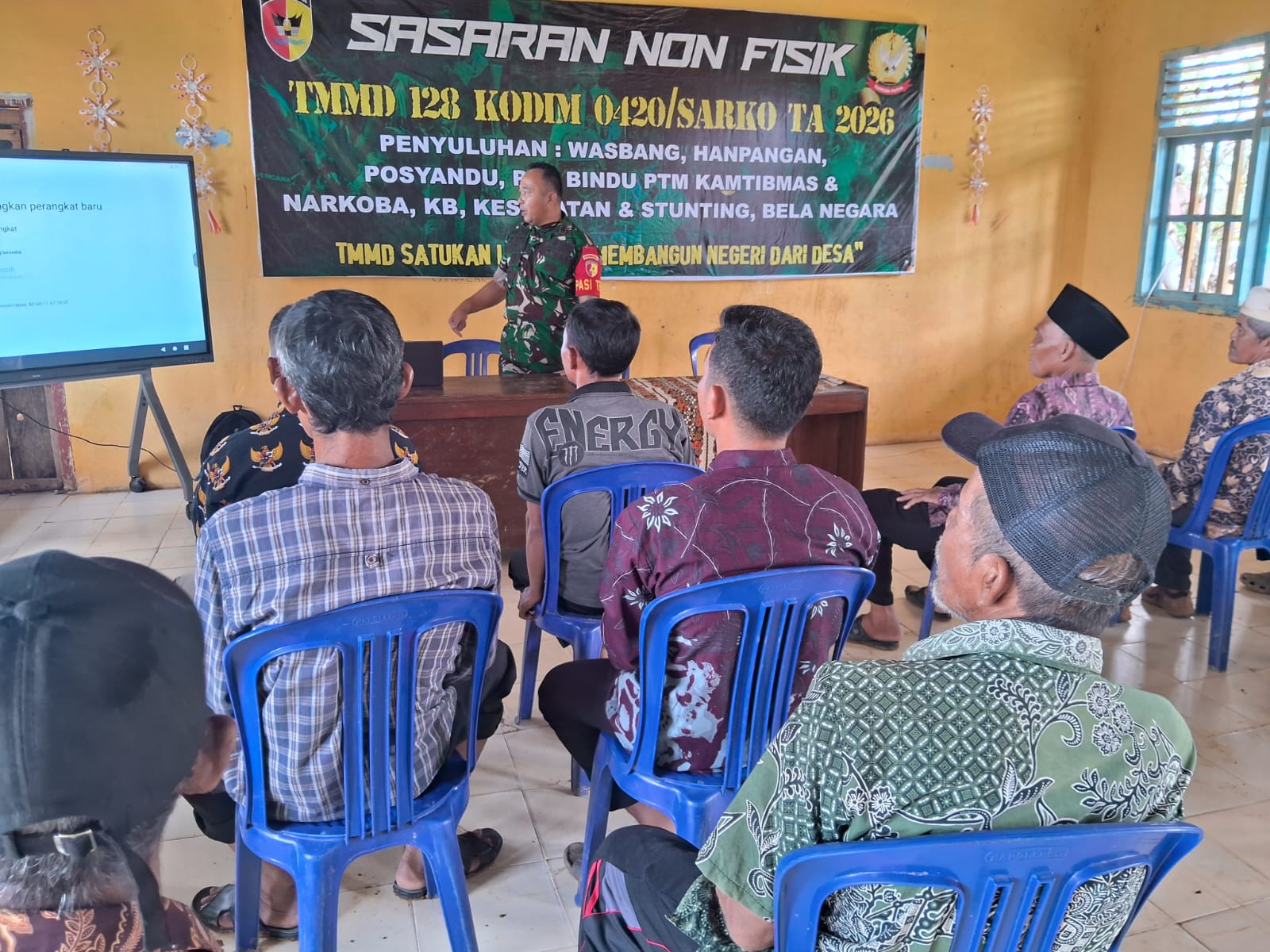 Satgas TMMD Ke-128 Kodim 0420/Sarko Beri Penyuluhan Wawasan Kebangsaan di Desa Seko Besar