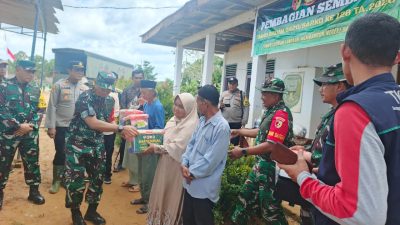 Tim WASEV TMMD Berikan Bantuan Sembako Kepada Warga Desa Seko Besar 