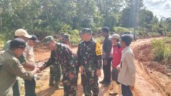Didampingi Tim Teknis, Tim WASEV TMMD Cek Hasil Pekerjaan Perbaikan Jalan di Desa Seko Besar 