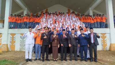 Walbup A. Khafidh Serahkan 24 Motor Dinas untuk Da’i dan Piagam bagi Siswa Berprestasi