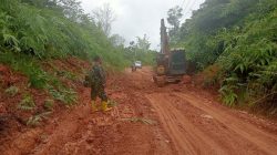 Satgas TMMD ke 128 Kodim 0420/Sarko Mulai Lakukan Pekerjaan Pemerataan Jalan Menuju Desa Seko Besar