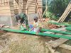 Semangat Kebersamaan, Satgas TMMD ke-128 Kodim 0420/Sarko Bersama Warga Percantik Rumah Pak Raskam