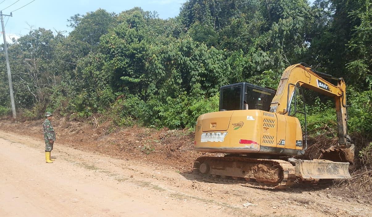 Tahap Demi Tahap, Satgas TMMD Lakukan Perbaikan Jalan Menuju Desa Seko Besar