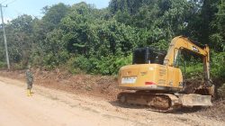 Tahap Demi Tahap, Satgas TMMD Lakukan Perbaikan Jalan Menuju Desa Seko Besar
