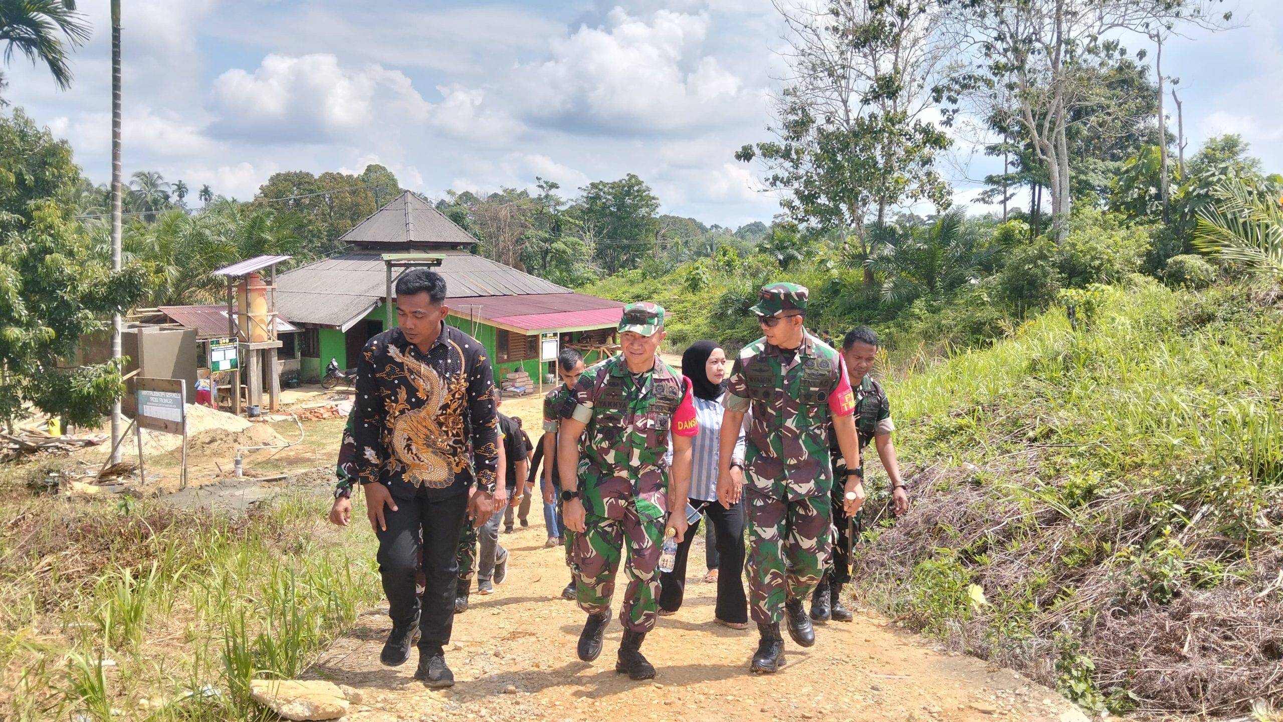 Danrem 042/Gapu Tinjau Langsung Progres TMMD ke-128 kodim 0420/Sarko di Desa Seko Besar
