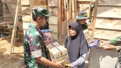 Danrem 042/Gapu Bagikan Sembako kepada Warga Penerima RLH di Desa Seko Besar