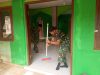 Anggota Satgas TMMD Ke-128 Kodim 0420/Sarko Bersihkan Masjid di Desa Seko Besar
