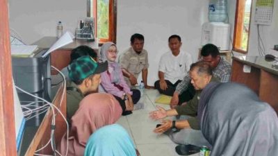 Respon Cepan Dinas lingkungan hidup Bersama Dinas Terkait di Wilayah kabupaten lebak Tinjau langsung sawah warga yang di duga terkena dampak Aktivitas Di salasatu perusahaan wilayah kec Cileles.