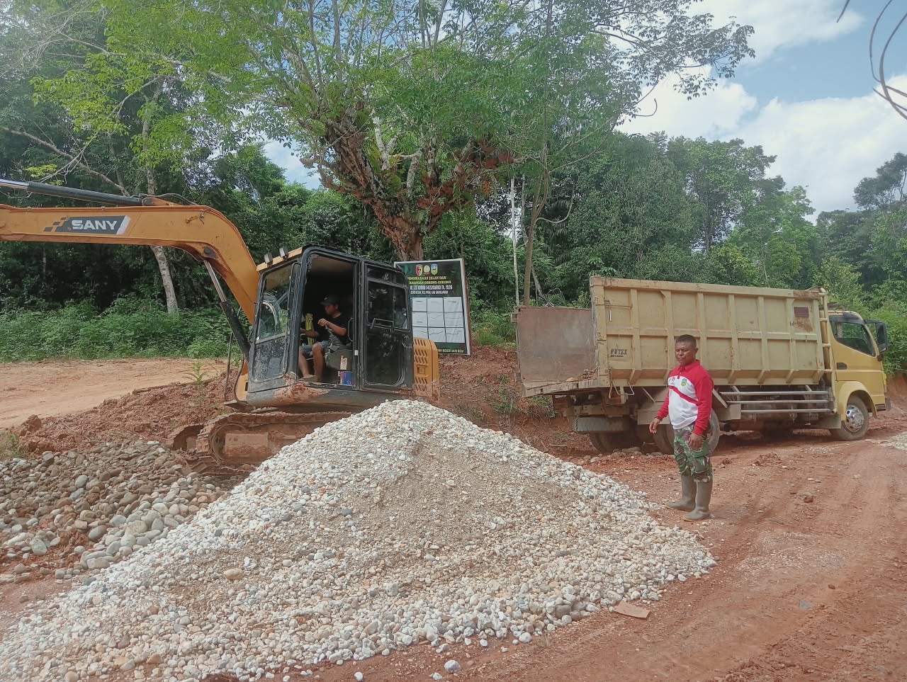 Pastikan Perbaikan Jalan TMMD Berjalan Maksimal Program TNI Manunggal Membangun Desa (TMMD) ke-128 Kodim 0420/Sarko
