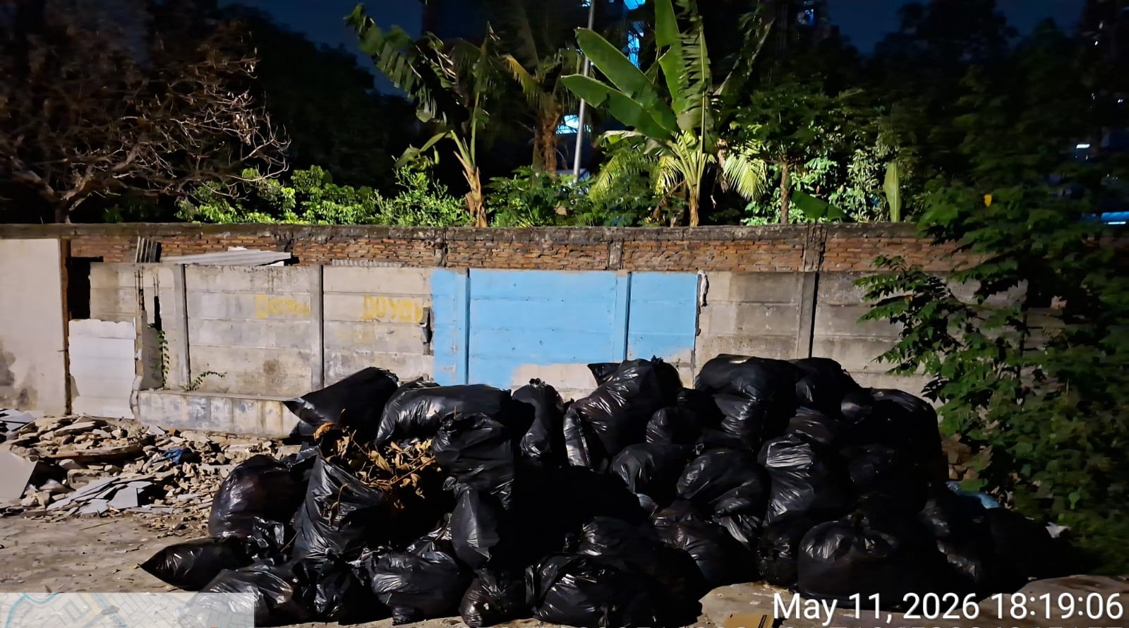 Warga Pertanyakan Koordinasi Pengurusan Lingkungan Tentang Sampah Menumpuk Hampir Sebulan Di Kelurahan Cengkareng Barat