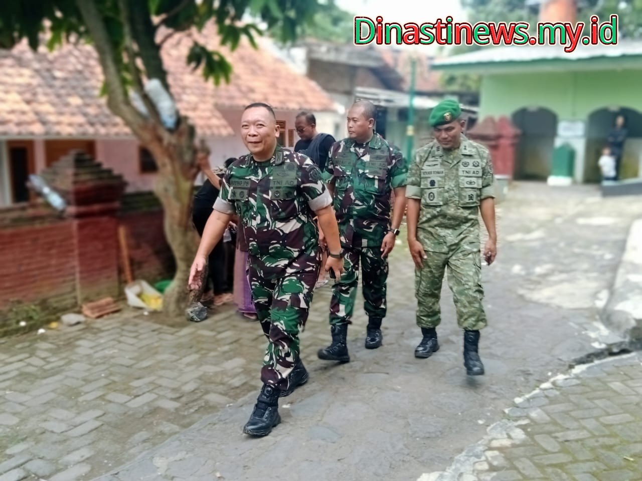 Dandim 0620/Kabupaten Cirebon Bersama Irjenad Ziarah ke Makom Mbah Kuwu Sangkan Pangeran Cakrabuana